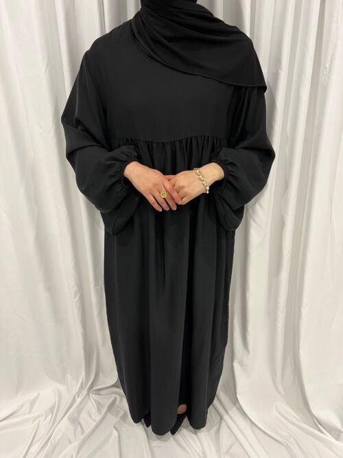Abaya noire aux manches bouffantes [Maïa]