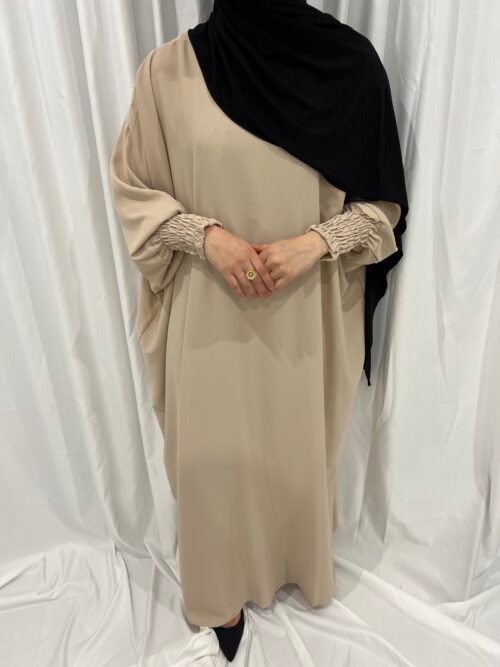 Abaya beige aux poignets froncés [Delya]
