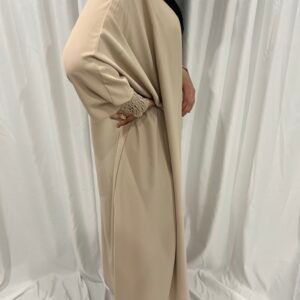 Abaya beige aux poignets froncés [Delya]