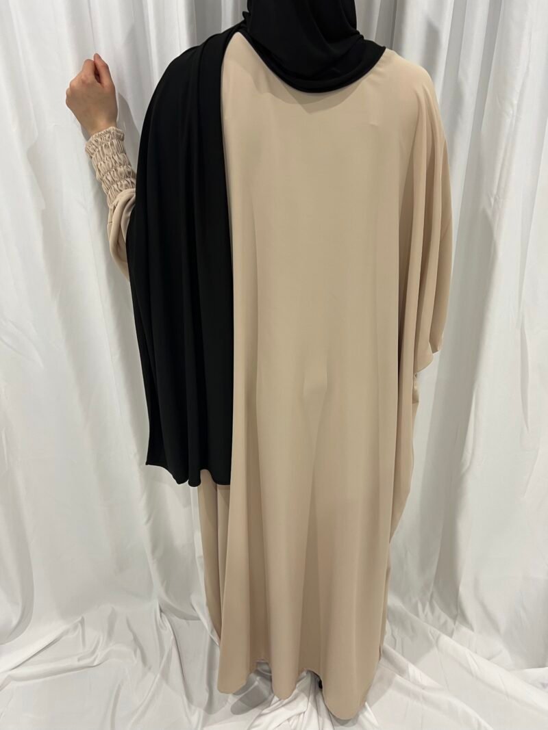 Abaya beige aux poignets froncés [Delya]