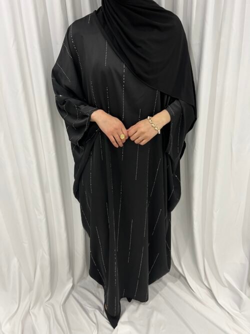 Abaya noire en satin ornée de strass [Nour]