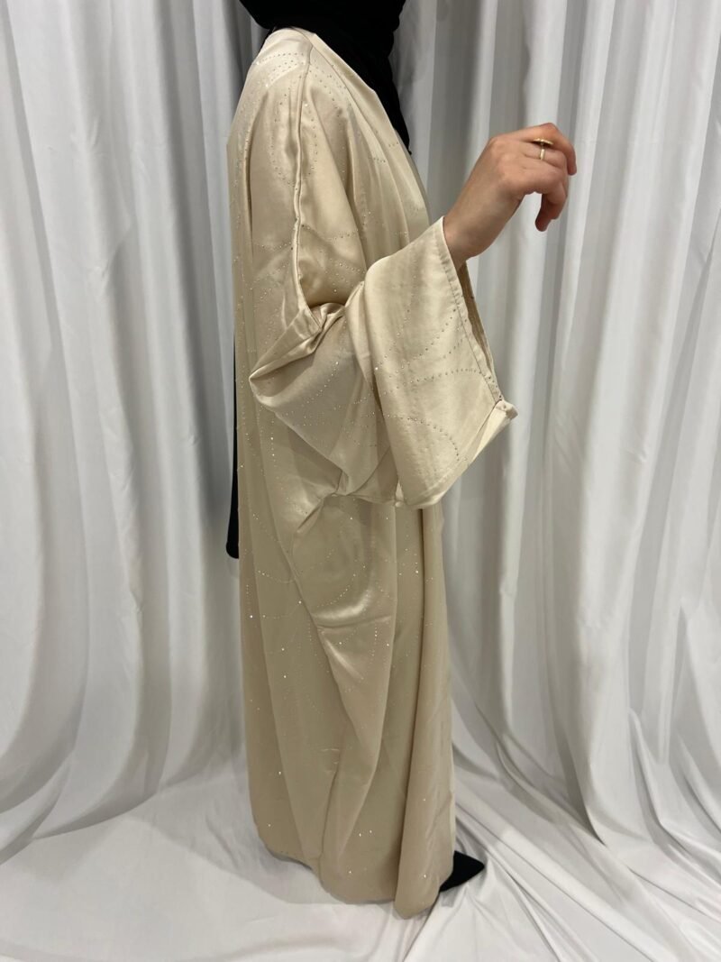 Ensemble beige en satin orné de strass [Lyra]